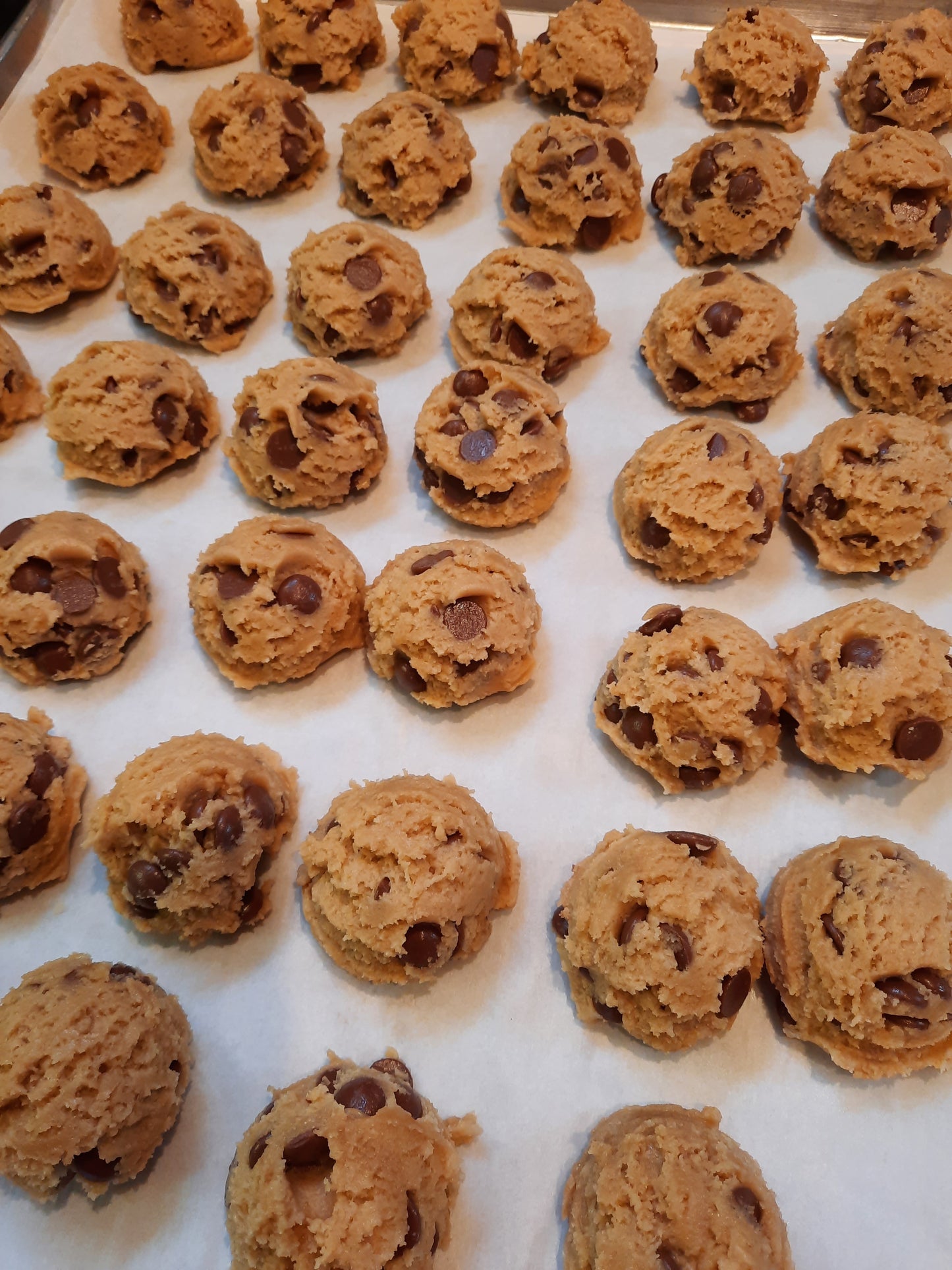 Chewy Milk Chocolate Chip Cookies - Take & Bake (6 portions)